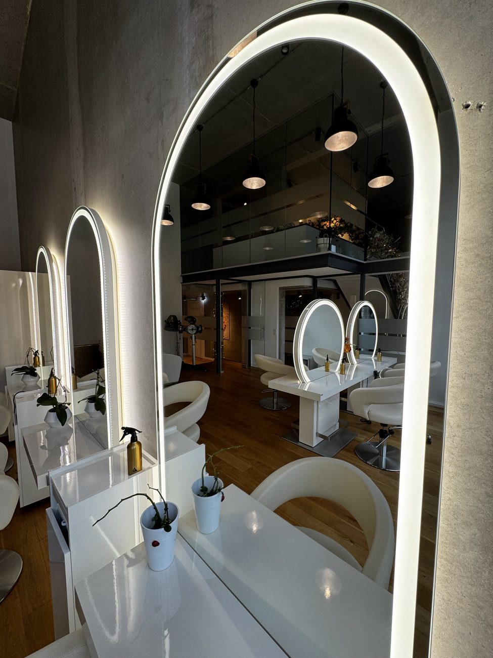 LED-Bogen-Spiegel im CoLective Space