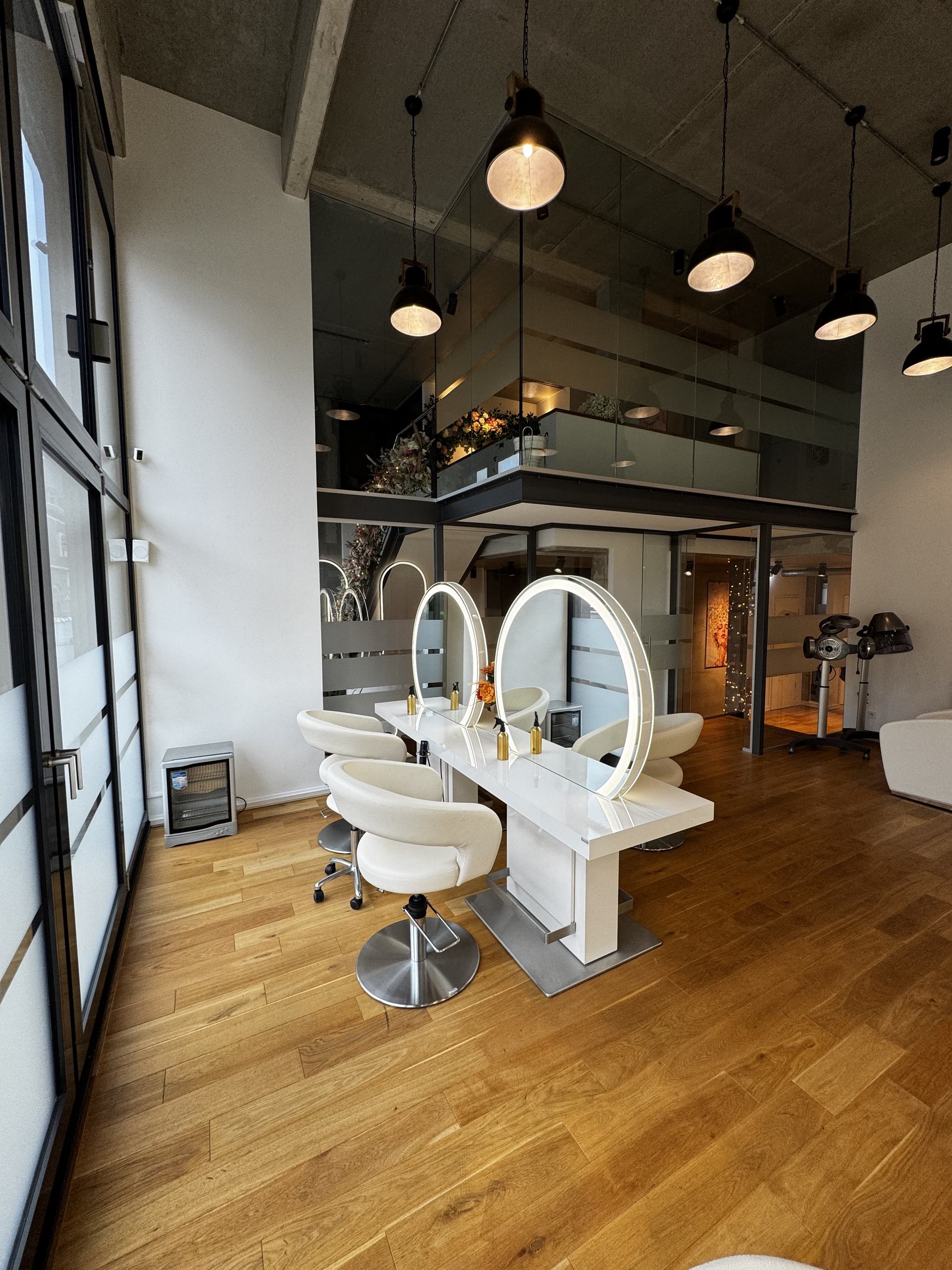 CoLective, Friseur & Hair: Im Detail